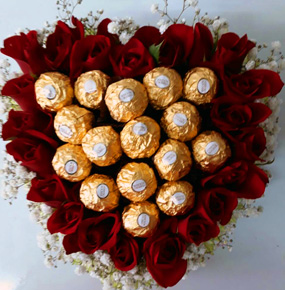 Red Roses & Chocolates Heart